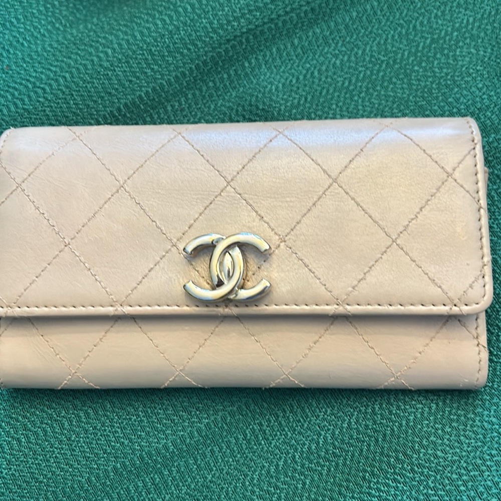 Chanel Wallet Twist Lock Cream Women’s Leather CC Gold Tone Authentic - Picture 3 of 8